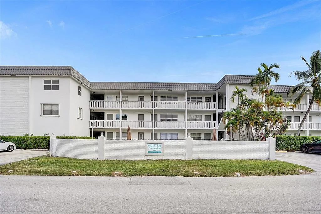 2 bed, 1.5 bath, 920 sqft, $2,300 — Photo 1