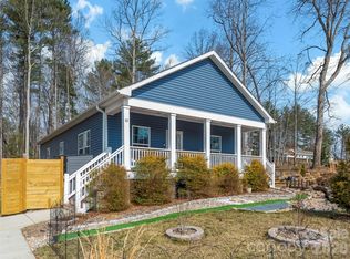 83 Moss Hill Dr, Hendersonville, NC 28792