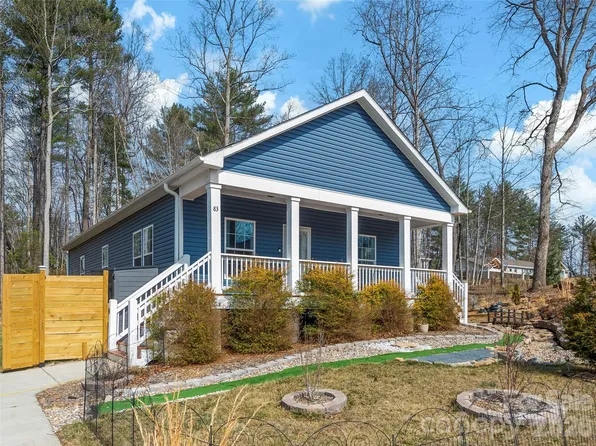 83 Moss Hill Dr, Hendersonville, NC 28792