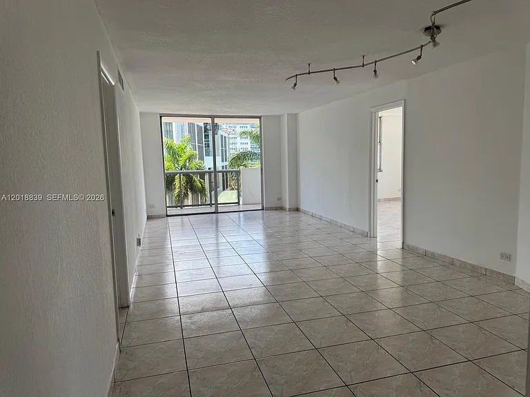 6039 Collins Ave #537 — Photo 5