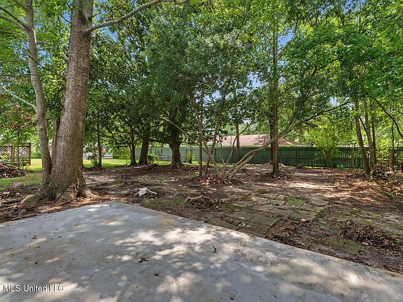 5th image of 273 Holcomb Blvd