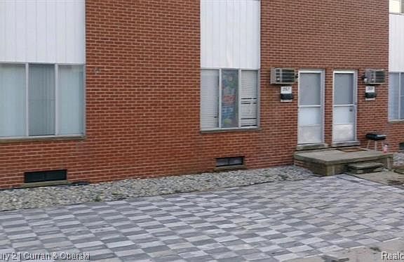 2nd image of 263 Riverbank St #283