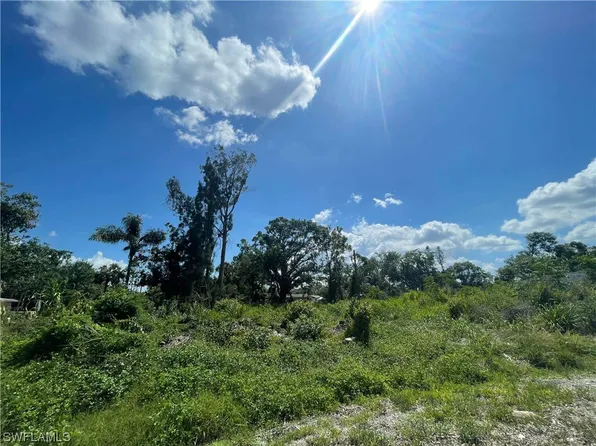 494/496 Coopers Ct, Fort Myers, FL 33905