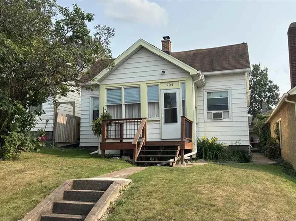 704 Harrison St, Eveleth, MN 55734