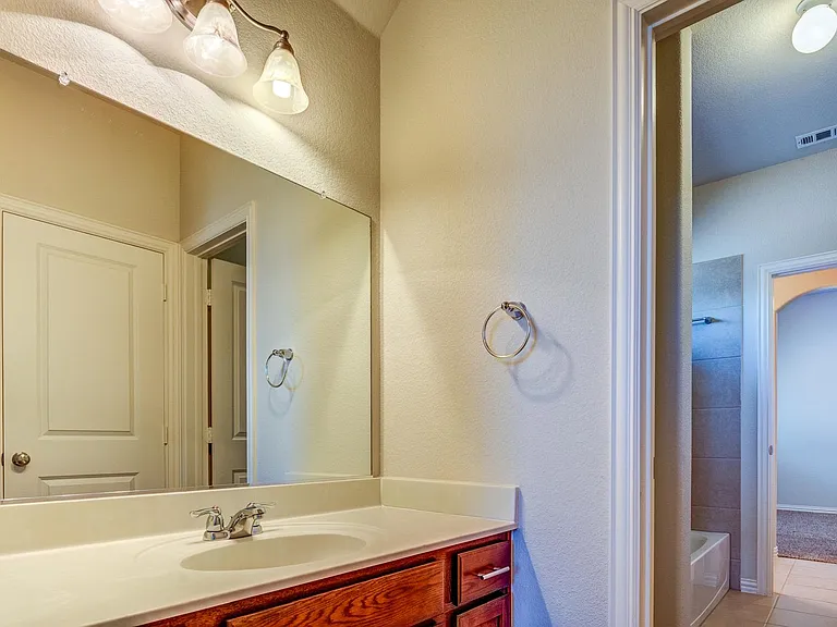10841 Leesa Dr — Photo 20