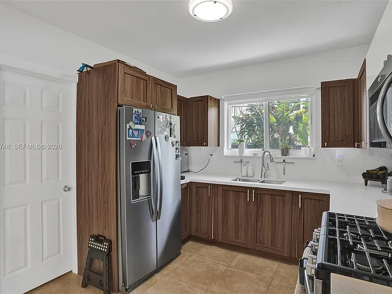 2025 Alamanda Dr — Photo 10