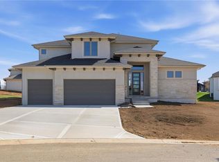 22017 W 99th Ter, Lenexa, KS 66220