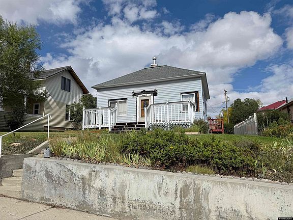 3rd image of 619 Topaz St