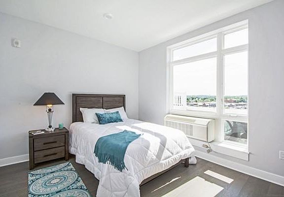 4th image of 18 Cliveden St #603