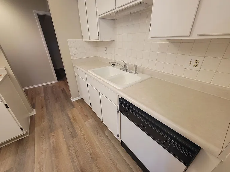500 Manhattan Dr #D1 — Photo 11