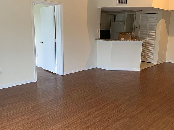 5th image of 500 Crestwood Ct N APT 509