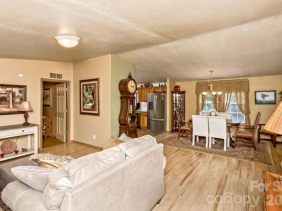 5th image of 185 Trout Water Cir
