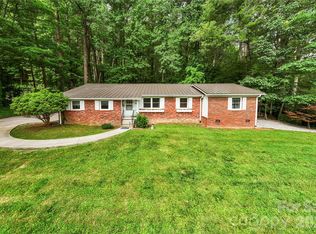 421 Comet Dr, Hendersonville, NC 28791