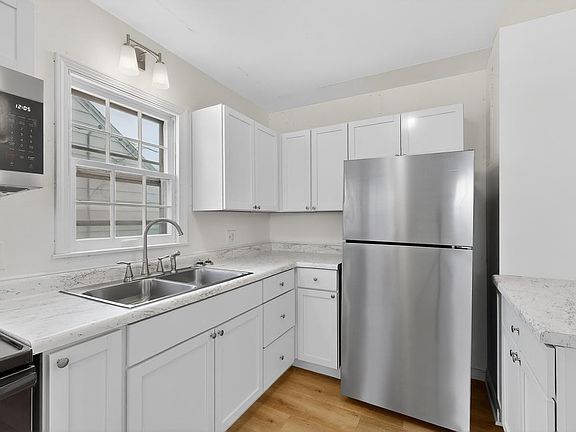 4th image of 1124 6th Ave NW