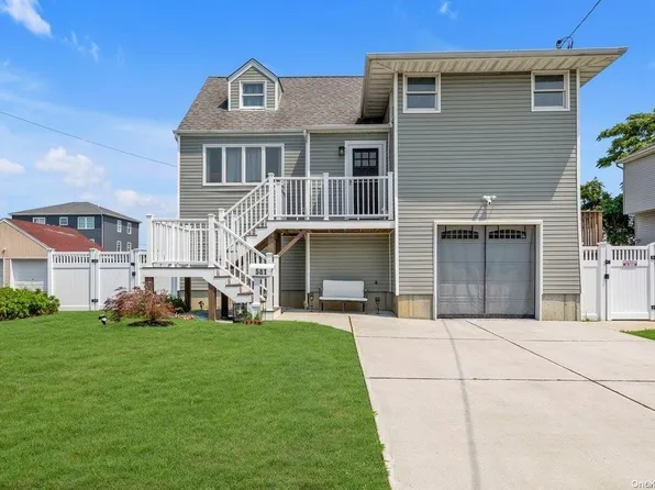 581 Miller Avenue, Freeport, NY 11520