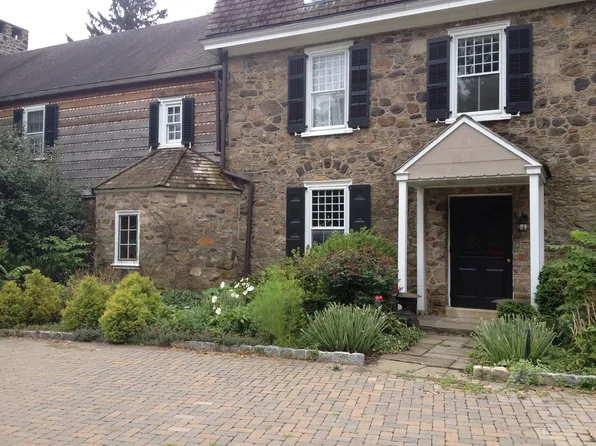 422 Waterloo Rd, Devon, PA 19333