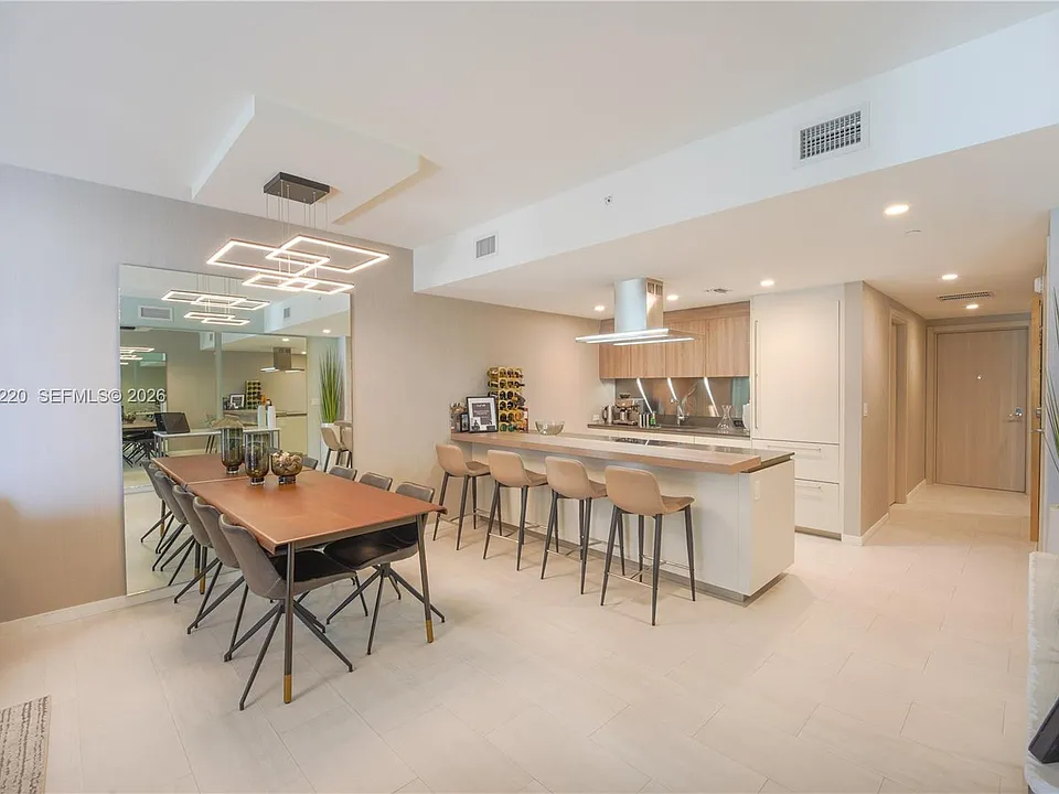 1000 Brickell Plz #3705