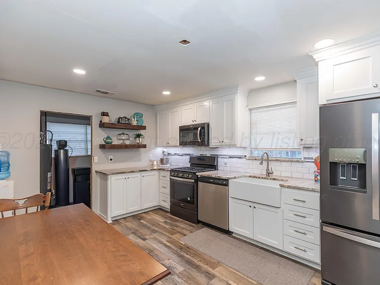 216 W 5th St — Photo 10