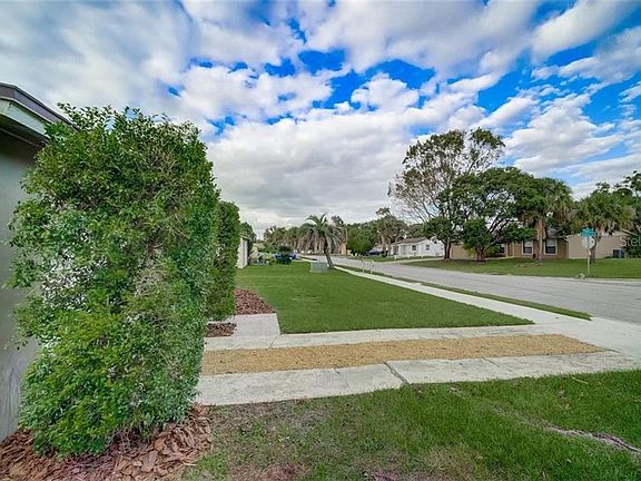 3rd image of 134 Dahlia Dr