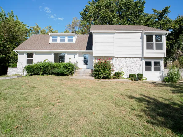 1404 SW 23rd St, Blue Springs, MO 64015