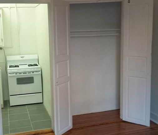 Living Room into Kitchen Detail