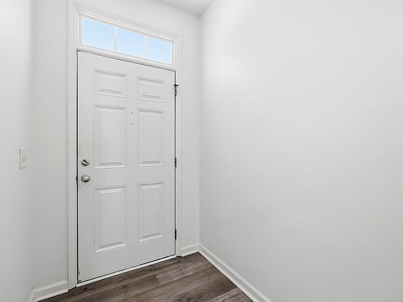 4th image of 11 Signet Dr