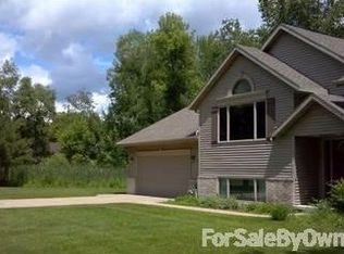 2312 Cedar Spring Ct, Green Bay, WI 54313