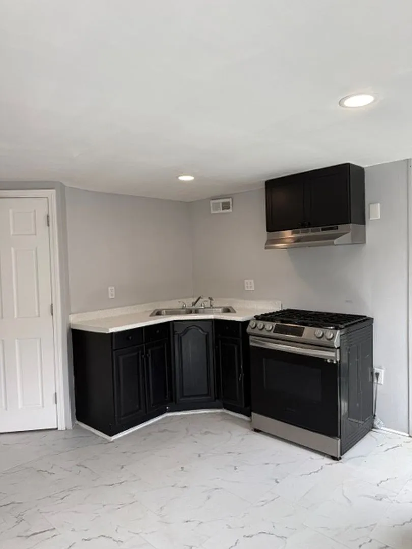 15 Franklin Street — Photo 3