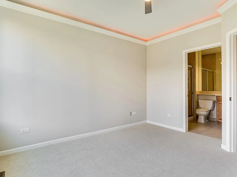 944 N Crosby St — Photo 15