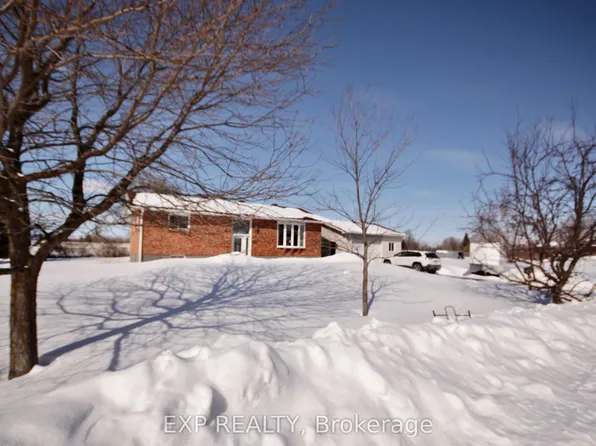 1059 Flynn Ave, Ottawa, ON K7S 3G7