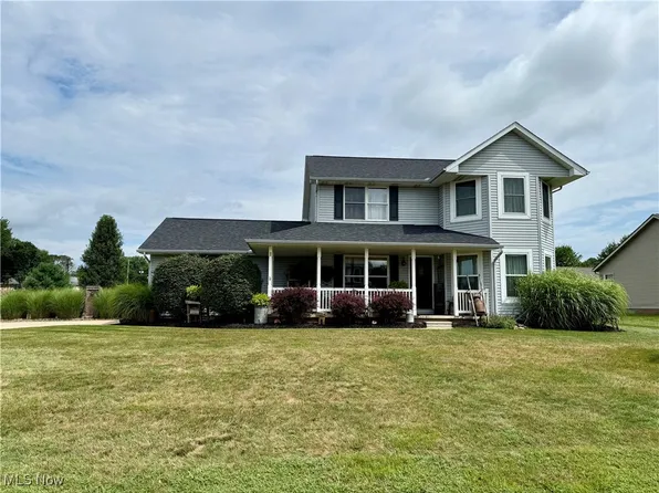 411 Heritage Dr, Gnadenhutten, OH 44629