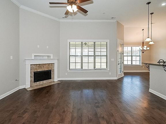 5th image of 40 Donna Lyn Dr