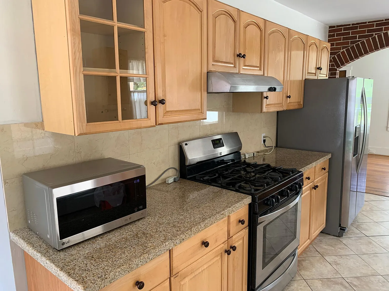 2 bed, 1000 sqft, $3,500 — Photo 2