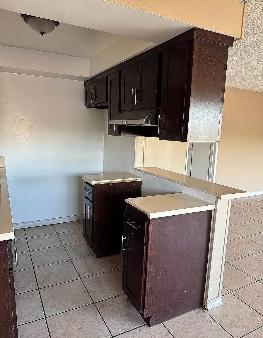 2 bed, 800 sqft, $2,200 — Photo 2