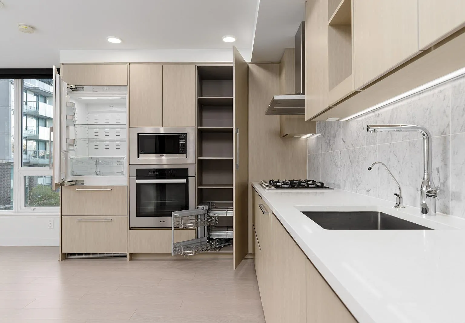 2 bed, 782 sqft, $3,300 — Photo 2