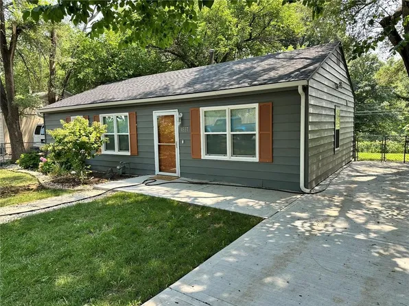 4537 Freeman Ave, Kansas City, KS 66102