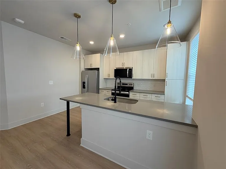 District on the Etowah Apartments — Photo 200