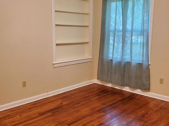 4th image of 4847 Colonial Ave