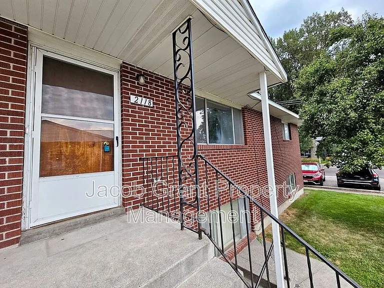 2118 Saint Clair Rd — Photo 2