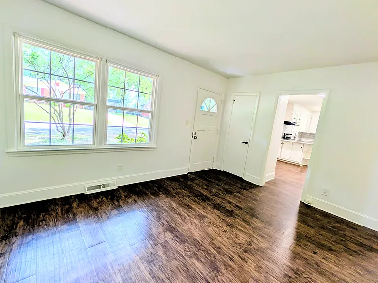 3927 Glenville Ave — Photo 11