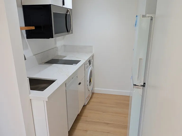 218 W Tiller Ave — Photo 4
