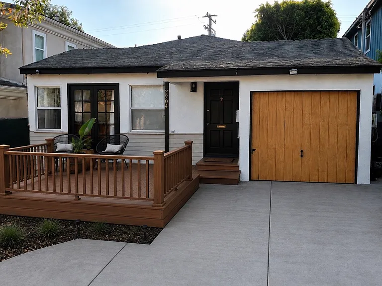 2904 Oak Ave — Photo 1