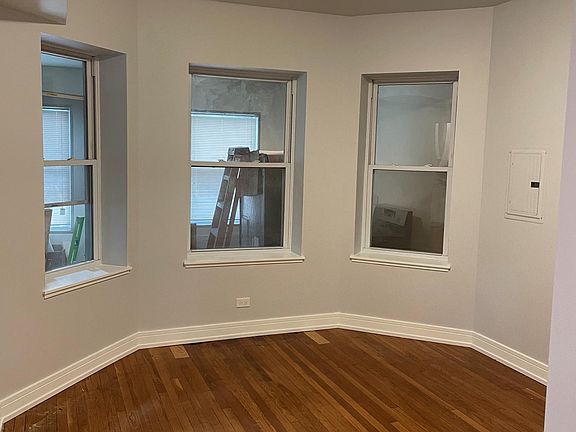 4th image of 4948 N Albany Ave #1