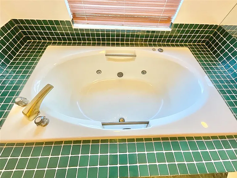 1349 Hillside Dr — Photo 19