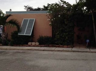 11021 N Lakeview Dr, Pembroke Pines, FL 33026