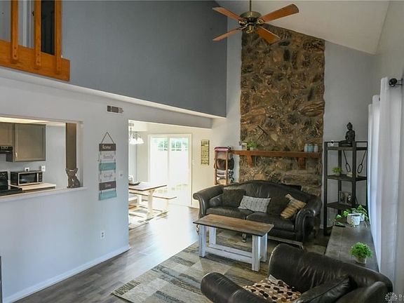 5th image of 2028 Foxknoll Dr