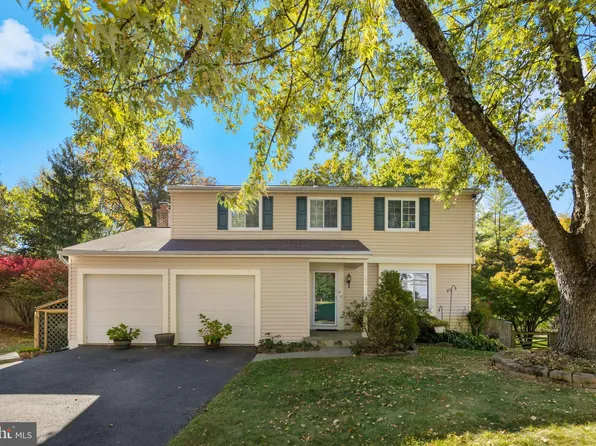 13009 Farthingale Dr, Herndon, VA 20171