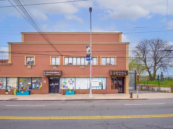 7252 Metropolitan Avenue #3C, Middle Village, NY 11379