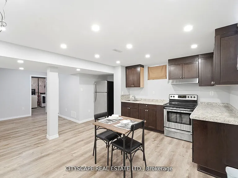 305 Gleave Ter — Photo 30