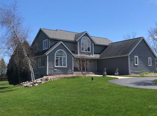 W280N9170 Hideaway Dr, Hartland, WI 53029